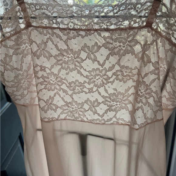 Vintage 1960s Elaborate Vanity Fair 38 T Pink Nylon Full Slip Formal 8” Lace - Picture 6 of 10